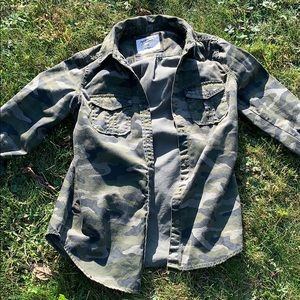 🛑SOLD🛑NWOT Camo Flannel Button-Down Shirt
